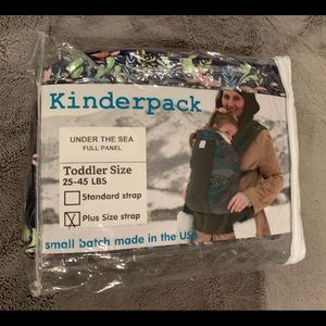 Kinderpack Toddler XL straps in “Under the Sea”.